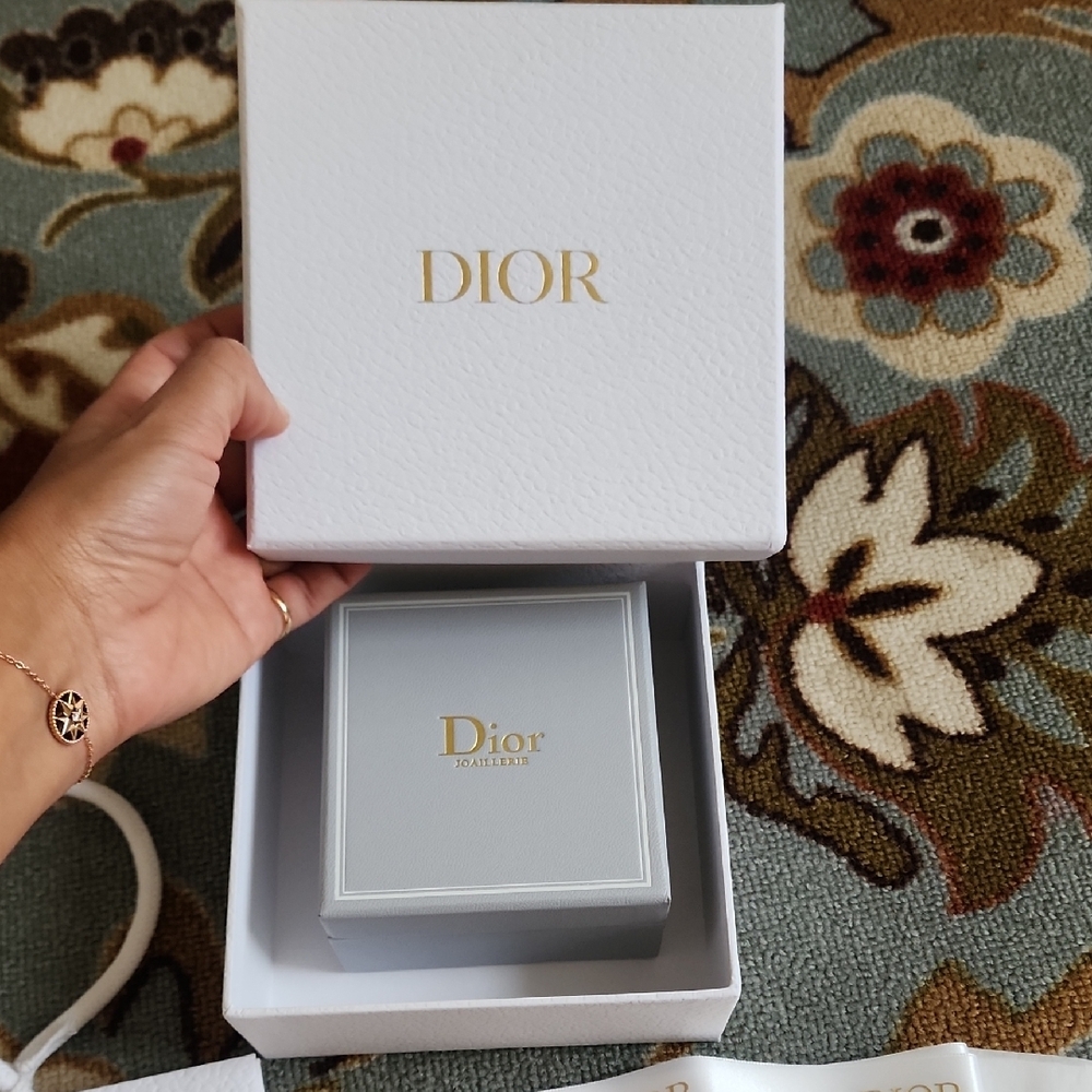 Dior White and Gold Packaging Set - Picture 14 of 17